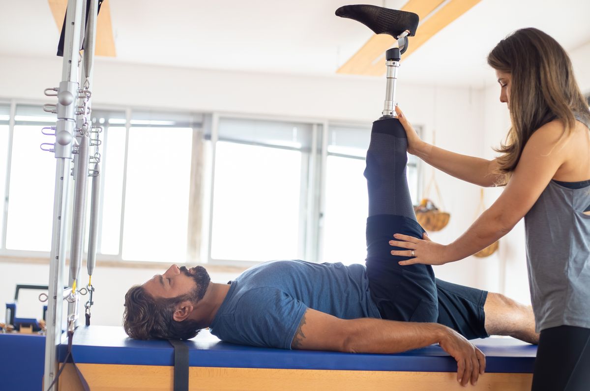 One-to-one rehabilitation session guiding a patient's leg exercise